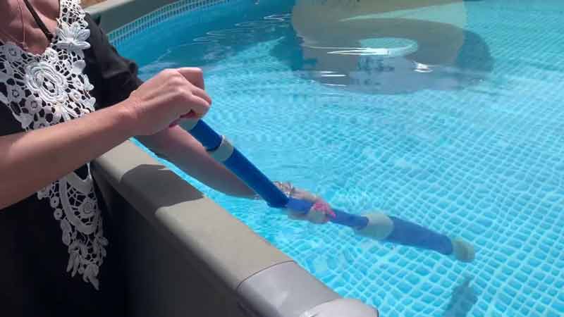 how-to-use-pool-vacuum-800